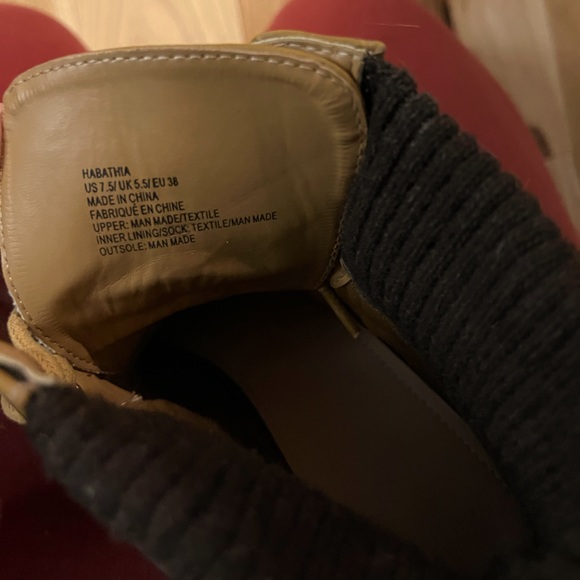 Booties 💛 - Picture 6 of 6